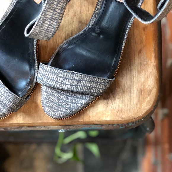 HP! 𝔹ℂ𝔹𝔾𝕖𝕟𝕖𝕣𝕒𝕥𝕚𝕠𝕟 Snakeskin Dulce Heel - Picture 6 of 8